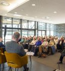 photo d'une conférence dans une configuration théâtre au sein de l'espace Pierre Sastre du palais de La Baule