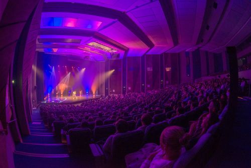 Spectacle au sein de l'auditorium du Palais des congrès Atlantia