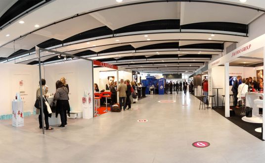 espace briere avec installation technique de stand et éclairage exposition pour un salon au palais atlantia