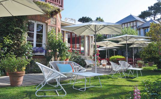 Photo au coeur du jardin de l'Hotel Saint Christophe à la Baule