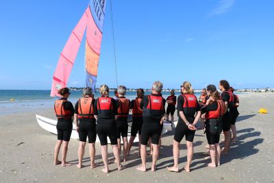 activité inventive avec initiation à la voile organisée par La Baule événements sur la plage de la Baule