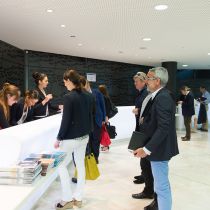 photo de l'intérieur de l'espace d'accueil avec des hôtesses pendant un evenement au Palais des congrès de La Baule