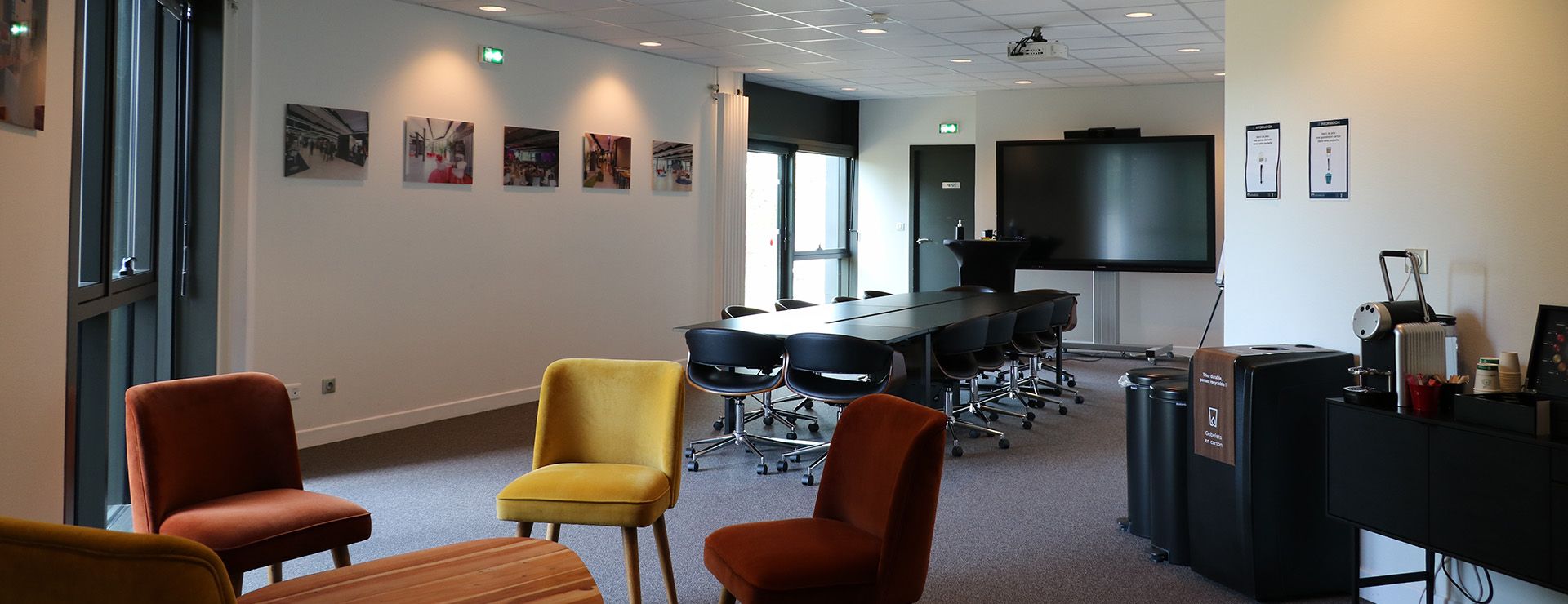 salle cardinaux dans les salles de sous commission du Palais atlantia