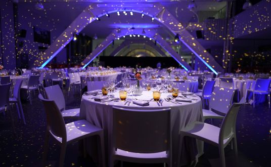 photo de la salle de restauration de l'hippodrome de Pornichet- juste avant une soirée de gala