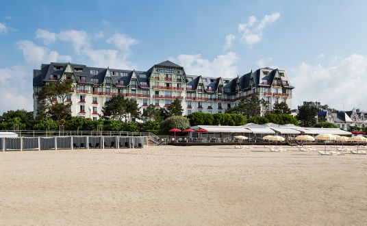 Vue de la plage de l'hôtel Hermitage Barriere de La Baule