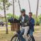 Groupe de personnes en deplacement à vélo à la Baule