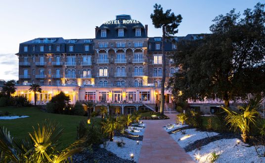 Façade hotel Royal Barriere la Baule