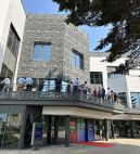 vue depuis l'entrée en RDC du Palais des Congrès de la Baule sur la terrasse du niveau 1