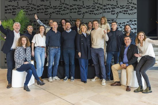 Equipe de Atlantia dans le hall du Palais des Congrès de la Baule