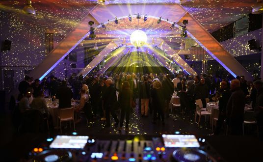 photo à l'intérieur de l'hippodrome de Pornichet pendant une soirée festive privée