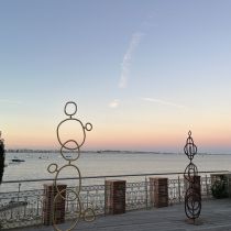 Vue de la terrasse au coucher du soleil au musee-villa Boesch