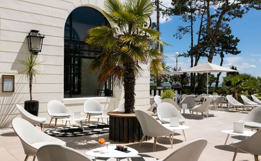 Terrasse de l'hotel Hermitage Barriere la Baule