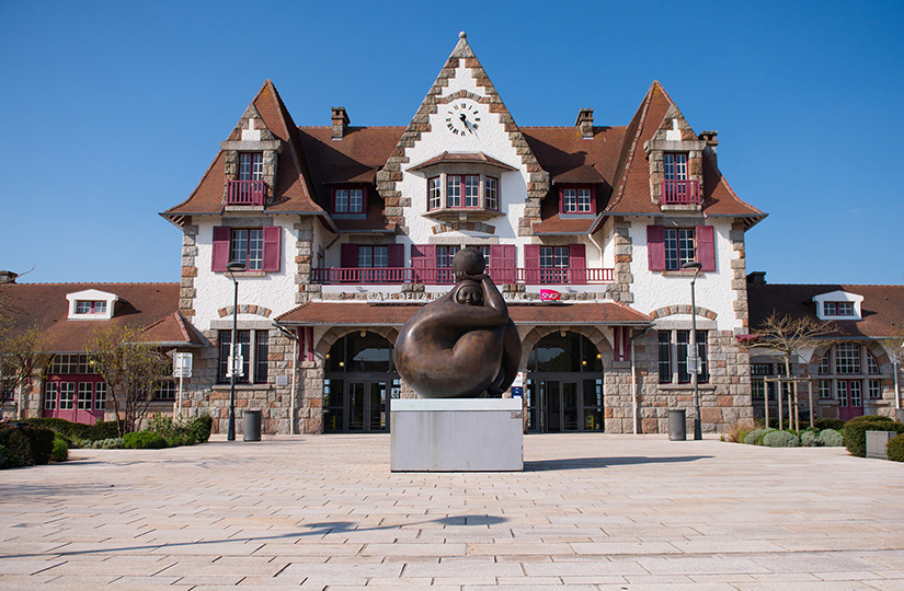 Façade de la gare SNCF de La Baule