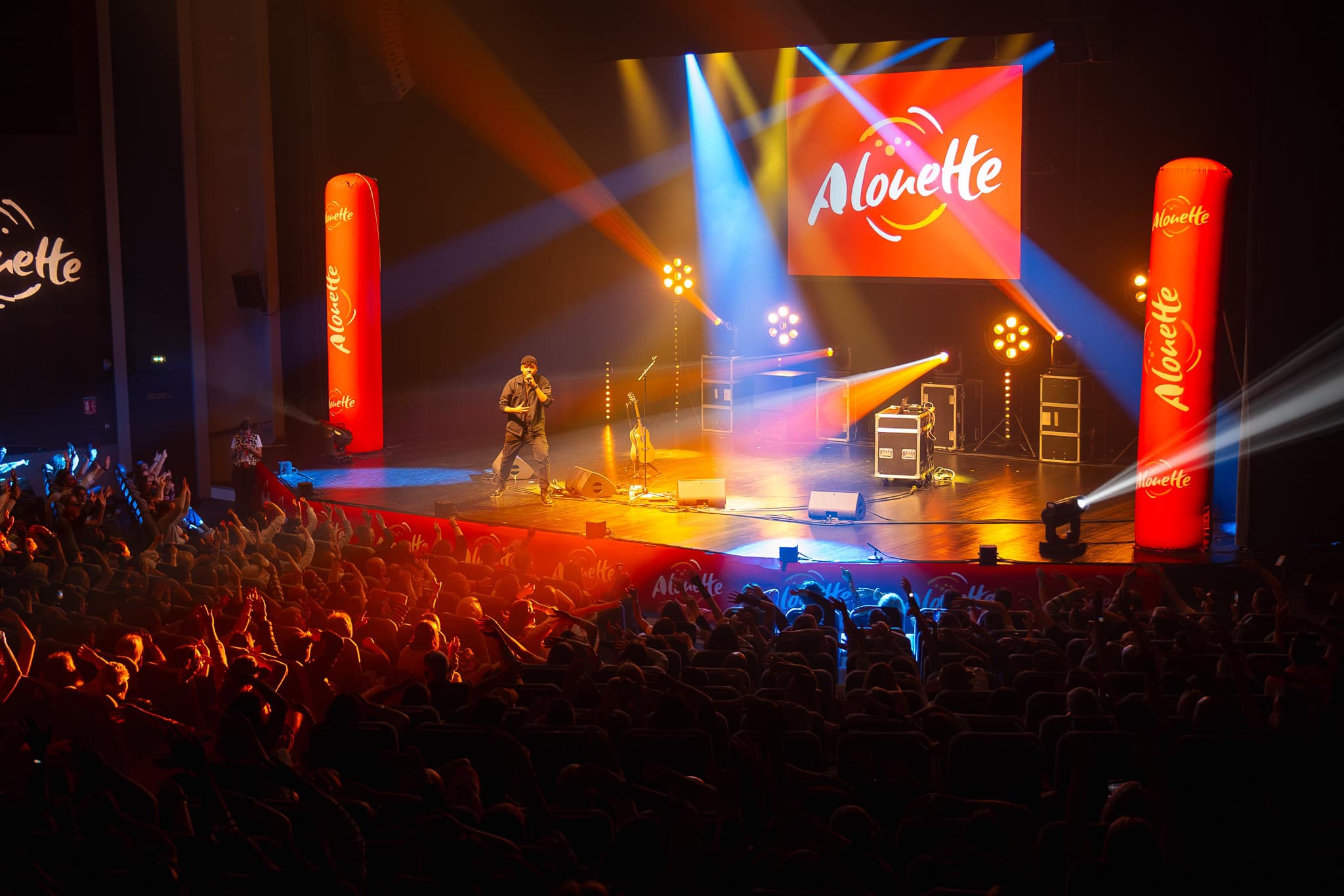 amenagement scenographique avec son et lumière lors d'un concert à l'auditorium atlantia