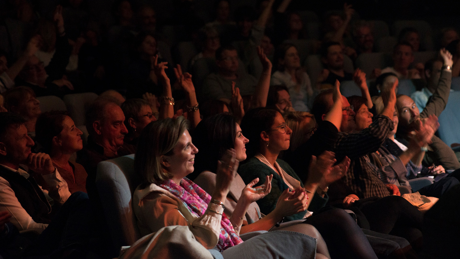 spectateurs dans l'auditorium du palais des congres de la Baule