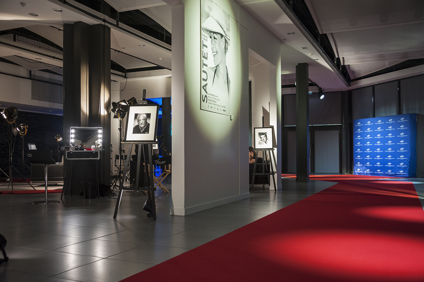 Vue sur l'espace Briere avec un aménagement et une décoration avec tapis rouge pour le festival du Cinéma au palais Atlantia